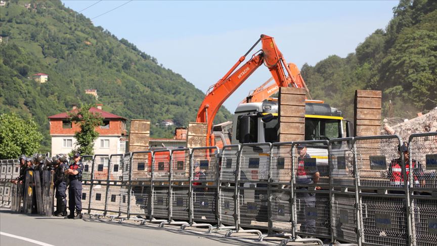 Doğa harikası Fırtına Vadisinde kaçak yapılar yıkılıyor 1 firtina vadisi kacak yapilar