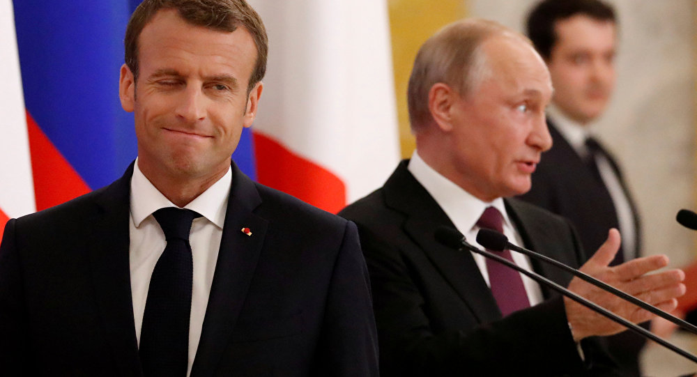 macron putin 19042871