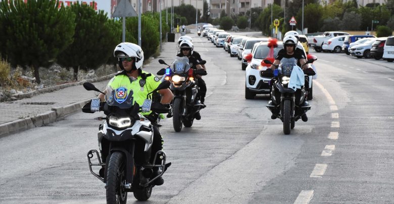 Polislerden düğün konvoyu: Gelin arabasını emniyet müdürü kullandı 2 20190724 2 37481350 46313107 Web