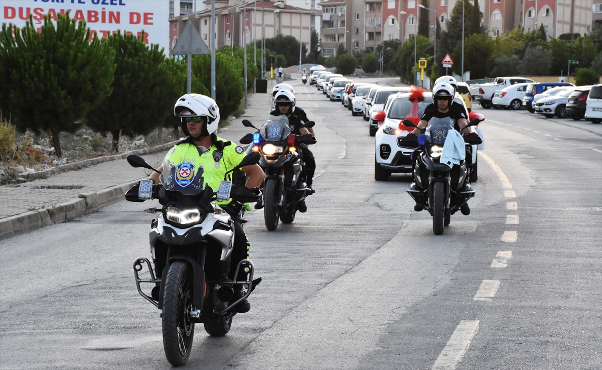 Polislerden düğün konvoyu: Gelin arabasını emniyet müdürü kullandı 1 20190724 2 37481350 46313107 Web