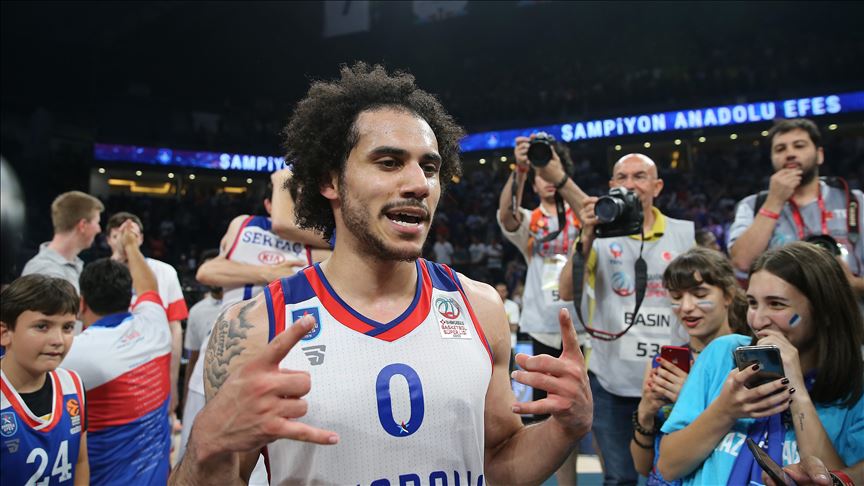 Şampiyon Efes'in yıldızı takımda kaldı 1 larkin 190832571