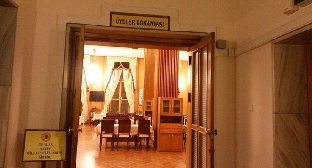 Allah milletvekillerinin yardımcısı olsun! Çorba 2 lira oldu 1 meclis lokantasi