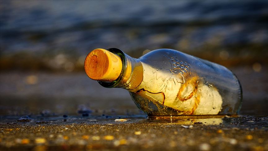 Denize bırakılan şişe 50 yıl sonra bulundu 1 sise deniz