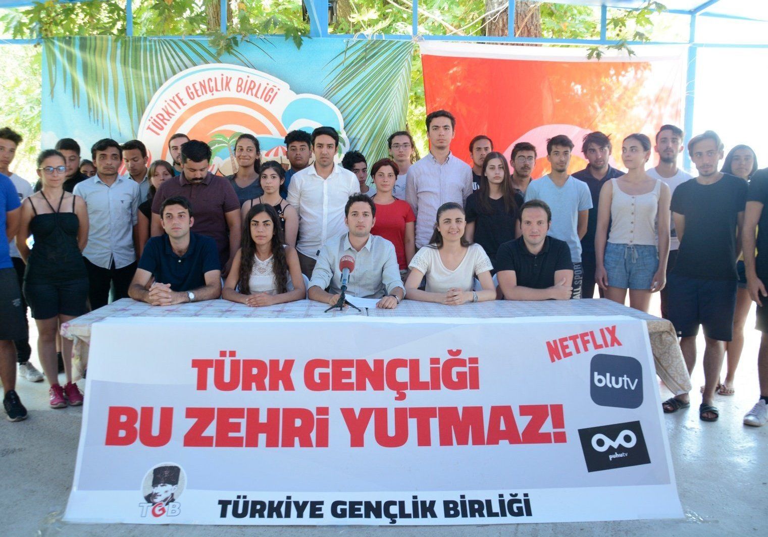 Perinçek'in gençlik örgütü TGB Netflix'e de karşı! 1 tgb