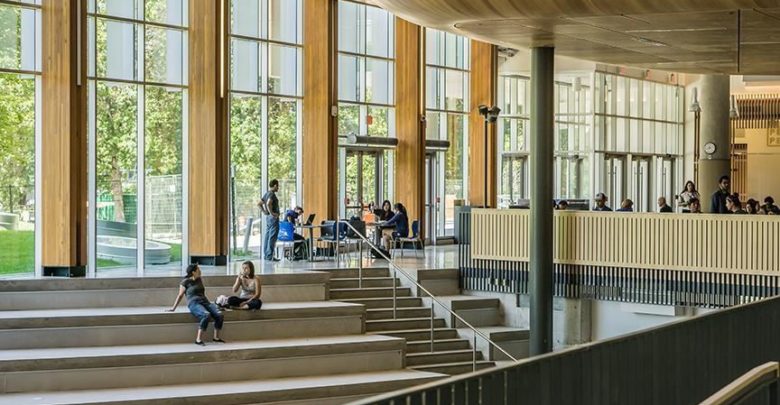 Liseyi bitiren yurt dışına gidiyor! Gerekçe: Niteliksiz üniversiteler, işsizlik korkusu 10 universite kayit