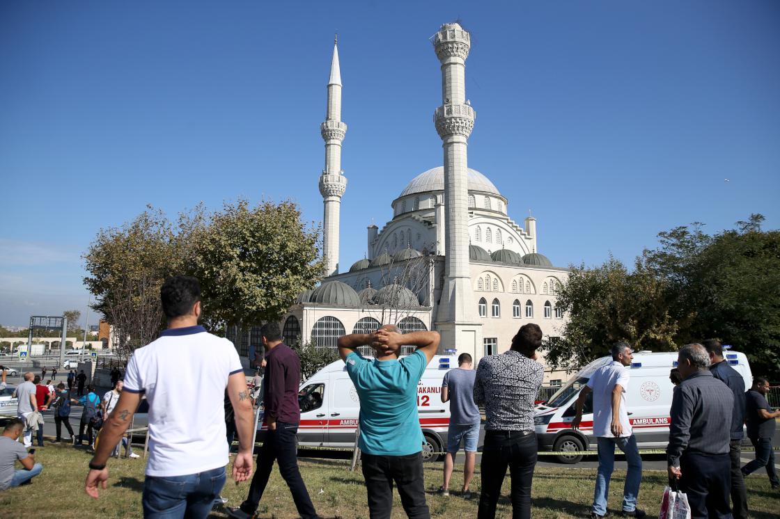 AKOM: 3 binanın çöktüğü yönünde ihbar var 1 avcilar cami