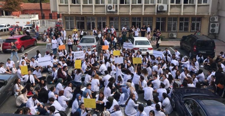 Üniversite öğrencilerinden hasarlı bina eylemi 5 istanbul universitesi hasar