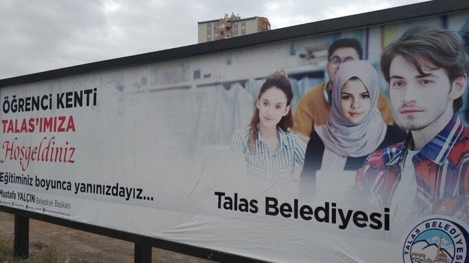 Talas Belediyesi Selena Gomez'e başörtüsü taktı 1 selena gomez turban