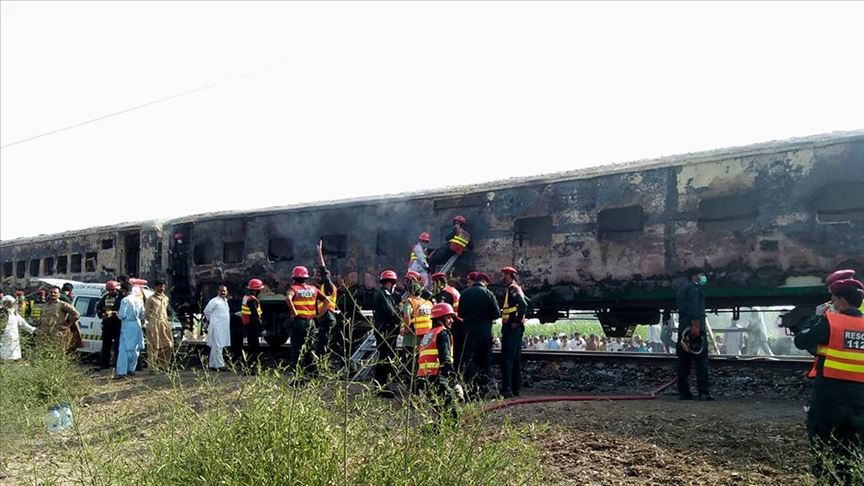 Tren yangınında en az 65 ölü! Kimlikler DNA testiyle belirlenebilecek 1 pakistan tren kazasi