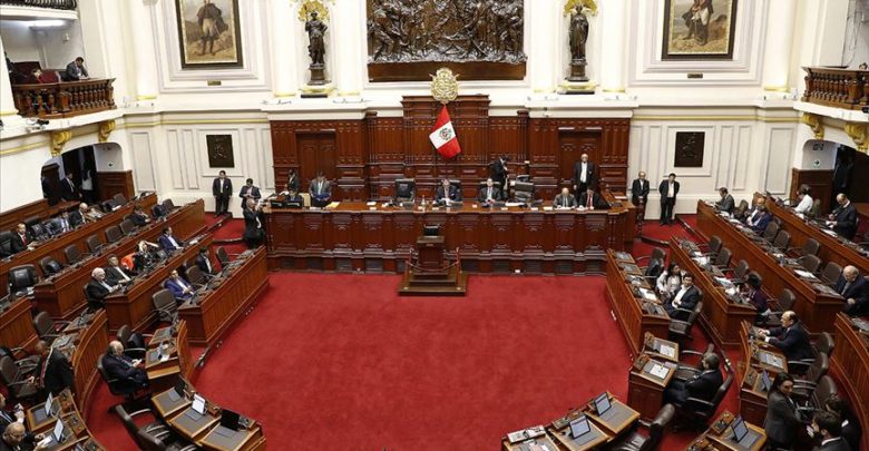 Devlet Başkanı Kongre'yi, Kongre de Devlet Başkanı’nı feshetti 2 peru kongre