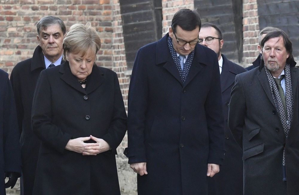 Merkel'den Auschwitz'te saygı duruşu 1 merkel toplama kampi