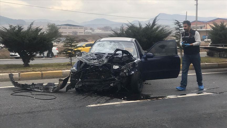 Otobüs durağına daldı, 3 kişiyi öldürdü! 1 usak kaza