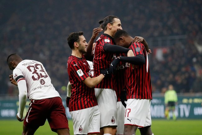 Hakan Çalhanoğlu ve İbrahimoviç Milan'a turu getirdi 1 ibrahimovic calhanoglu