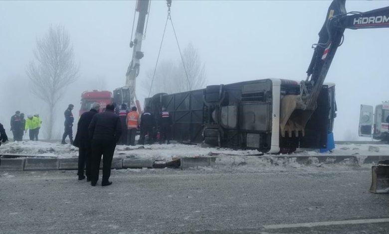 Isparta'da otobüs kazası: 29 yaralı 13 isparta yolcu otobusu kaza