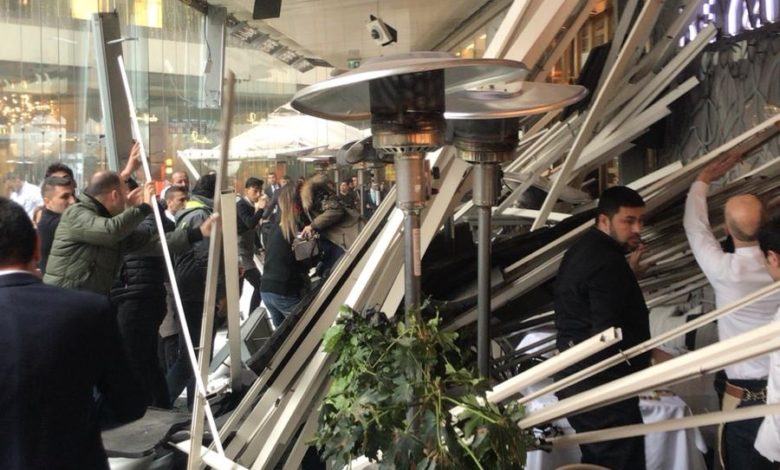 Son Dakika: Zorlu Center'da cafenin tavanı çöktü 1 zorlu center cati