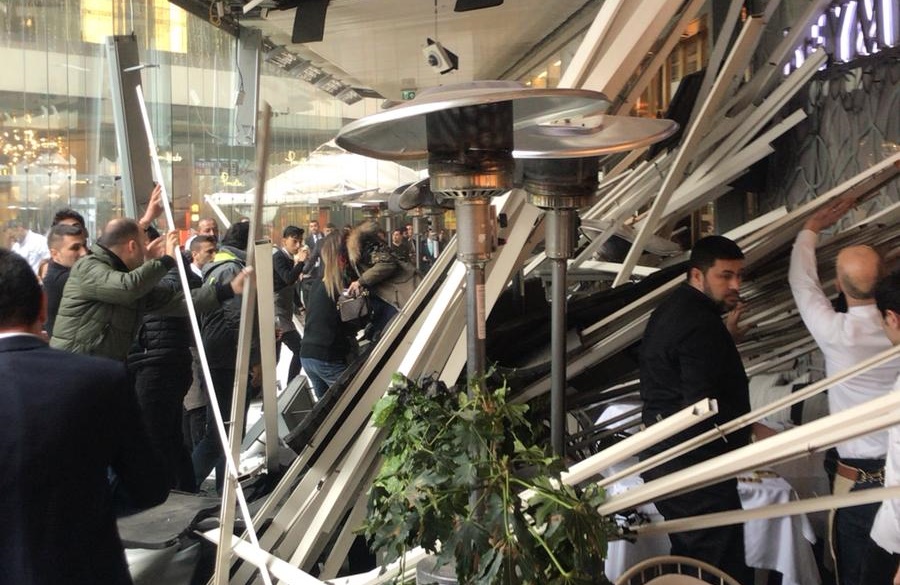 Son Dakika: Zorlu Center'da cafenin tavanı çöktü 1 zorlu center cati