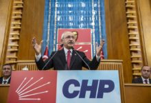 Kemal Kılıçdaroğlu, "Kozmik odayı açtırmak vatan hainliği değil midir?" diye sordu.