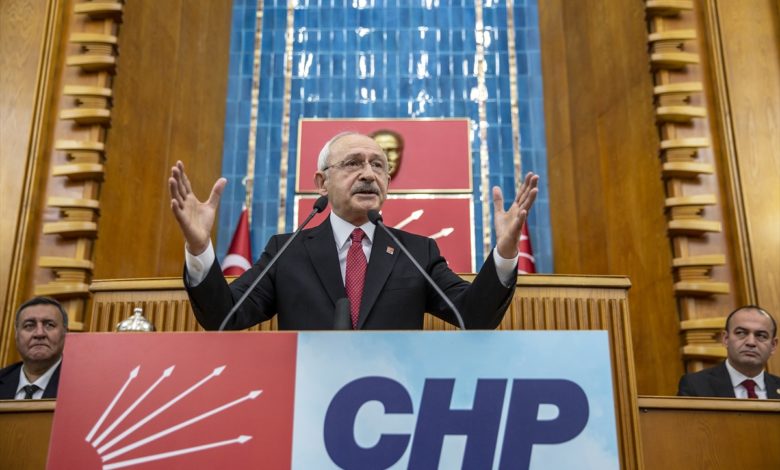 Kemal Kılıçdaroğlu, "Kozmik odayı açtırmak vatan hainliği değil midir?" diye sordu.