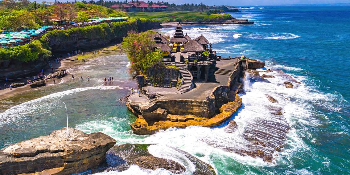 En güzel tropik adalardan Bali'yi gezmek için 7 muhteşem sebep 3 Bali Adasındaki Eşsiz Tapınak: Tanah Lot