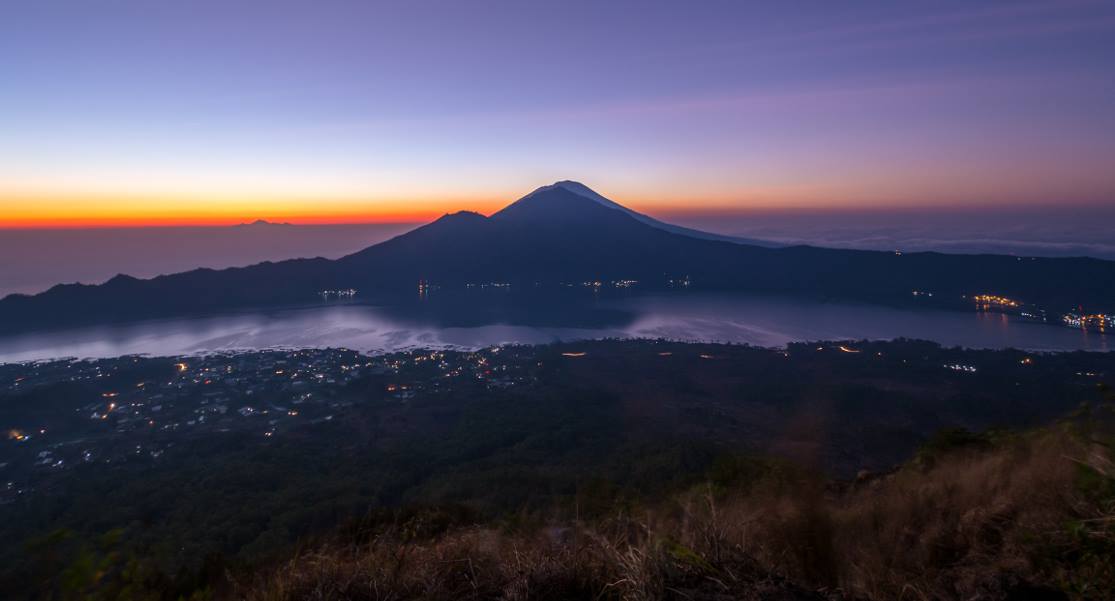 Mount Batur özellikle gündoğumunda muhteşem manzaralar sunuyor