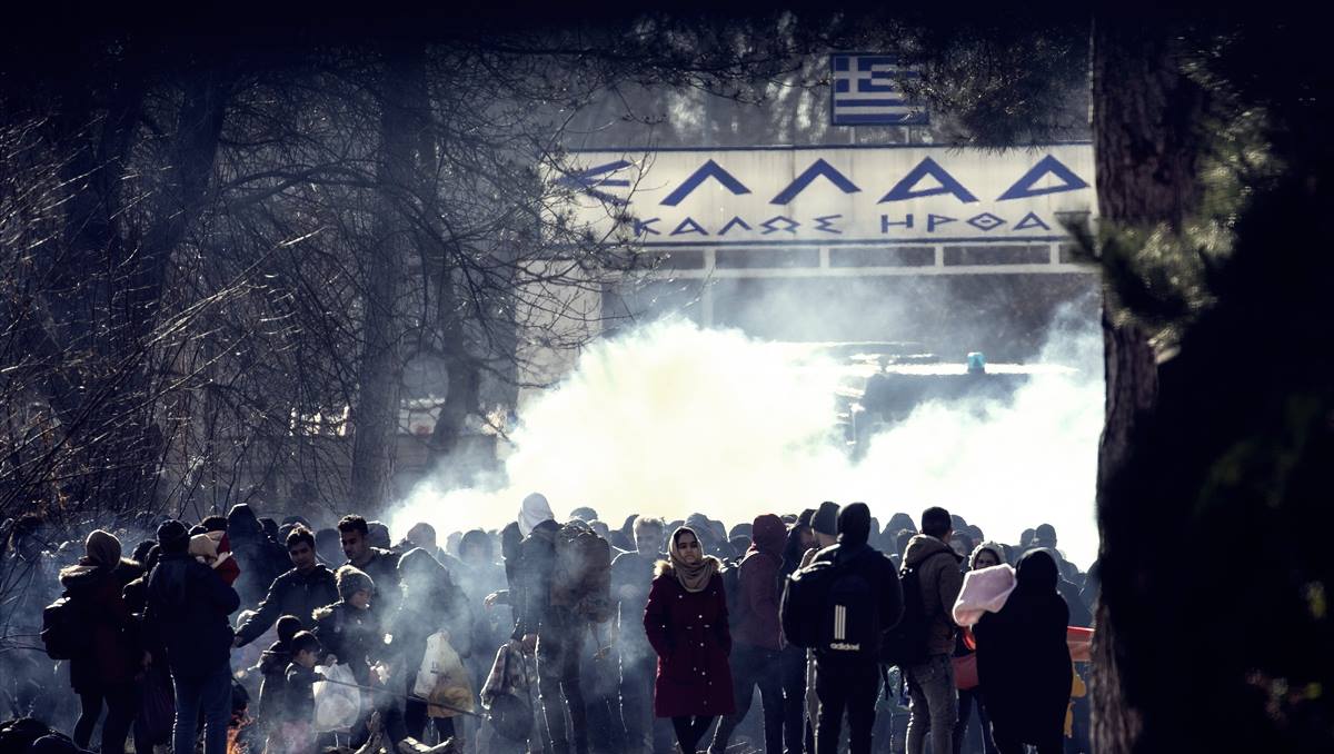 Pazarkule karıştı! Yunanistan mültecileri gaz bombalarıyla püskürtmeye çalışıyor 3 pazarkule sinir kapisi olaylar