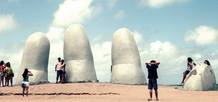 Uruguay plajları arasında en ünlülerden biri olan Playa Brava...