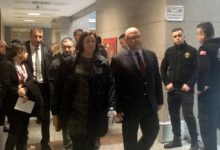 Duruşmayı, ABD'nin Ankara Büyükelçiliği Maslahatgüzarı Jeffrey M. Hovenier (sağ 3) ve ABD'nin İstanbul Başkonsolosu Daria Darnell da (sağ 4) takip etti.