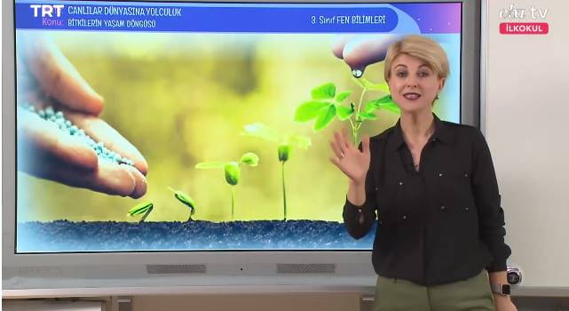 Akit yazarına göre EBA TV'deki bu öğretmen dekolteli giyinmiş! 1 akit yazari eba tv dekolte