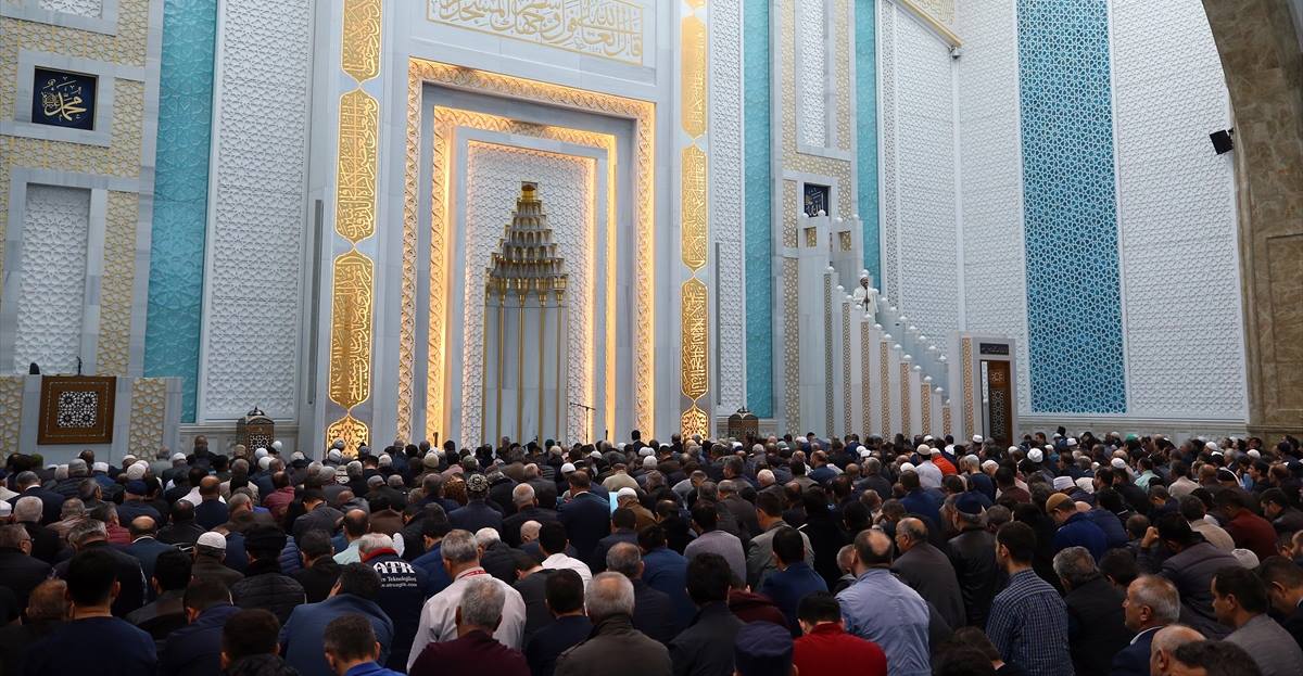 Diyanet Başkanı 5 bin kişilik camide konuştu: Virüs bulaştırmak kul hakkına girer 1 ali erbas cuma hutbesi