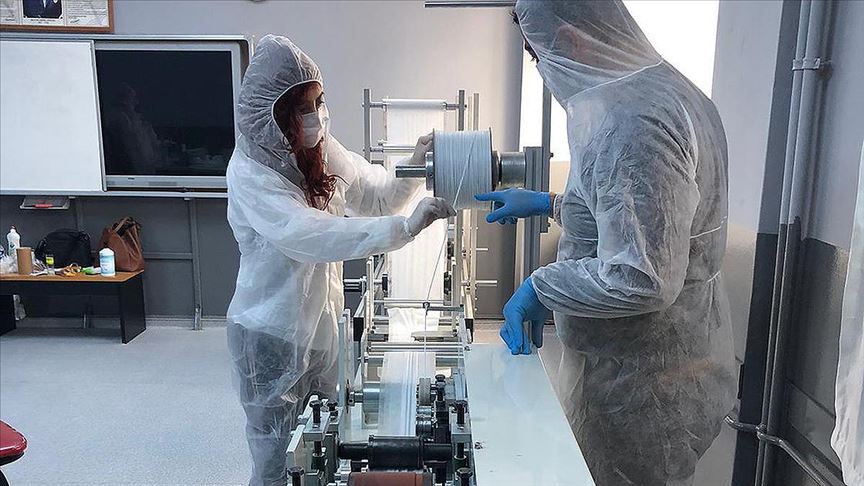 Meslek lisesinde makine üretildi! Günde 100 bin maske 1 maske makinesi