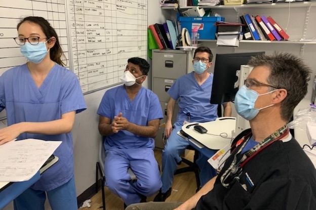 Koronavirüs doktorunun günlüğü: Doktor kılığına girenler, malzeme çalanlar... 1 prof john wright