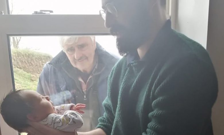 O ülke izin verdi: Torunlarınıza sarılabilirsiniz 1 torunlar koronavirus
