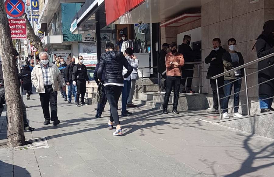 Güneşi gören çıktı! "Kapatılan" park bile ana baba günü 7 Ziraat Bankası önü