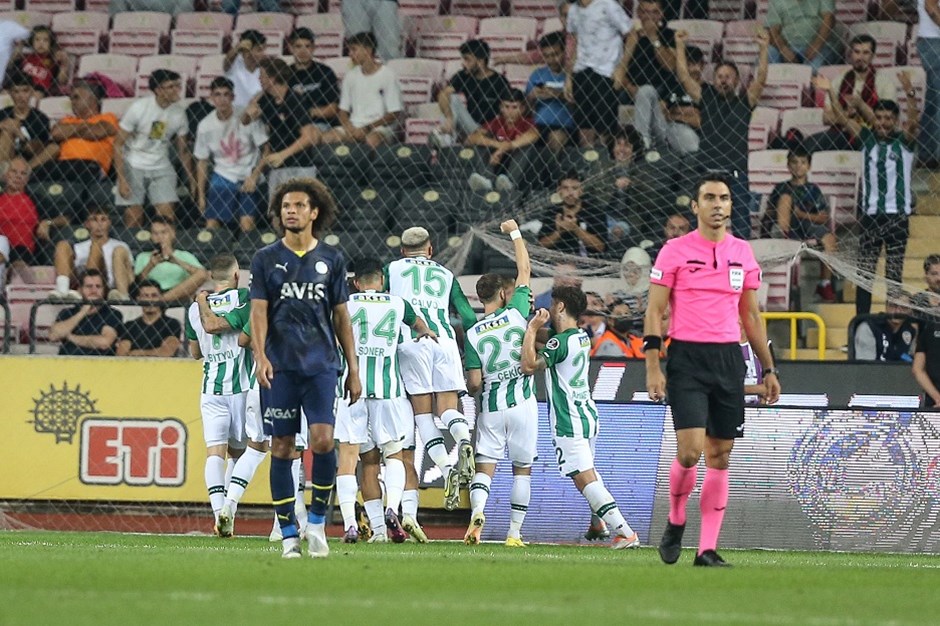 Fenerbahçe Konyaspor'a mağlup oldu 0-1 1 Fenerbahçe Konyaspor'a mağlup oldu 0-1