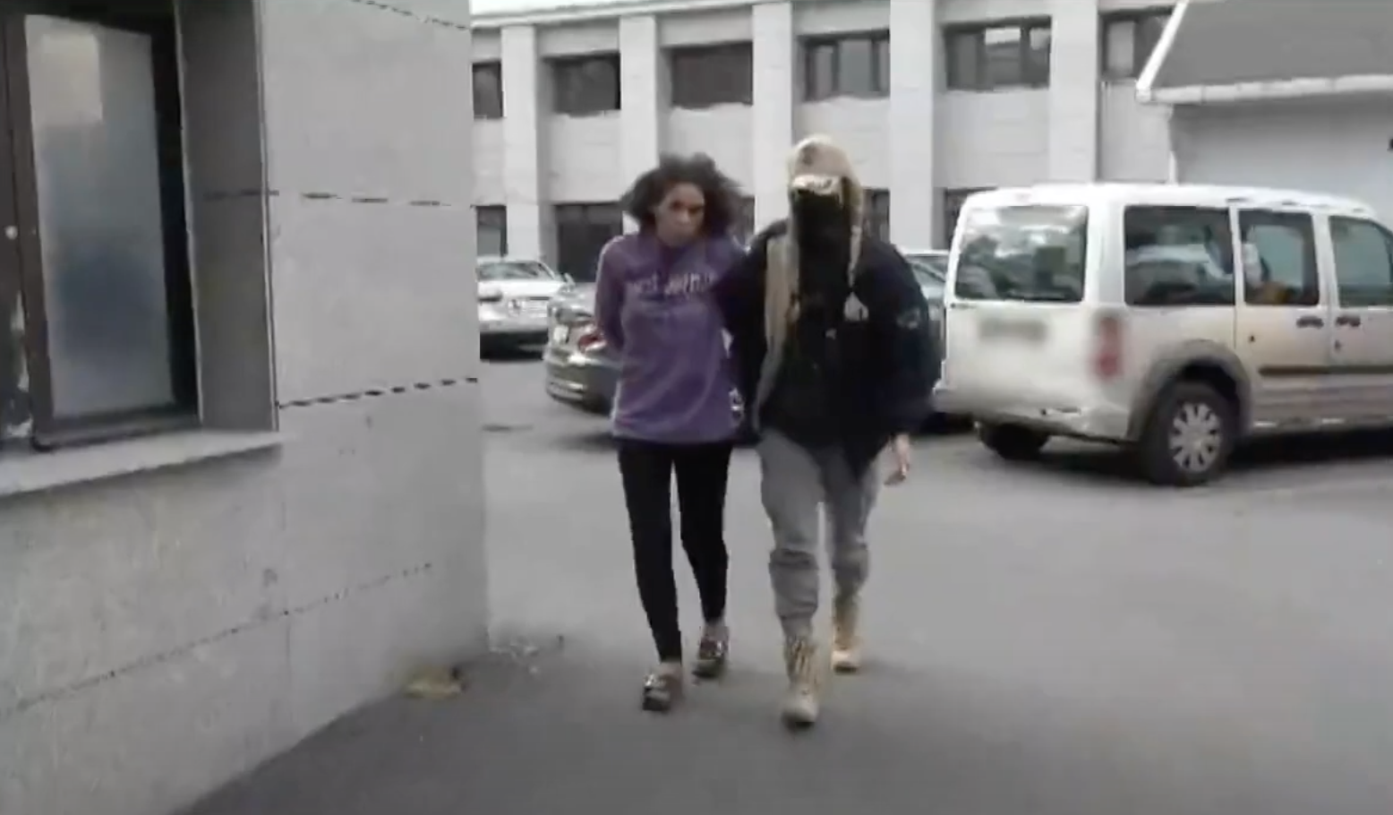 İstiklal Caddesi'ne bombayı bırakan kadın terörist yakalandı - Video 1 kadın terörist yakalandı