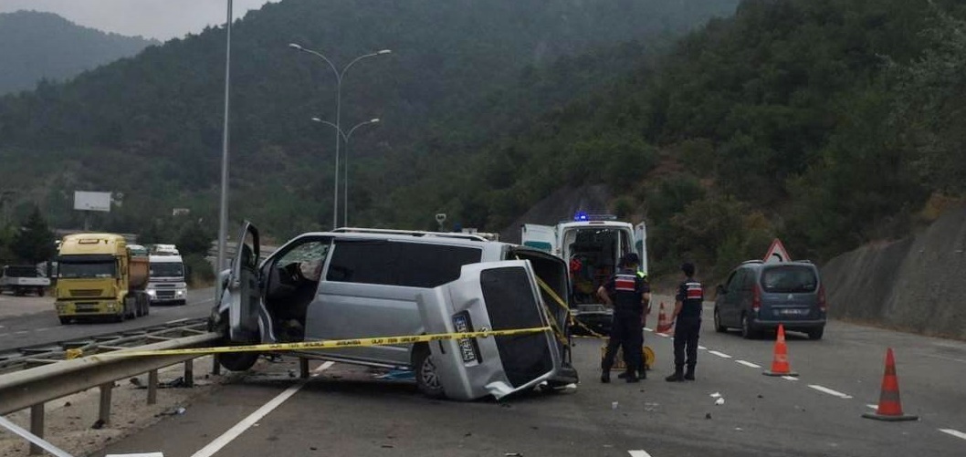 Bilecik Osmaneli'de Trafik Kazası: 1 Ölü 13 Yaralı 1 Bilecik Osmaneli Trafik Kazası
