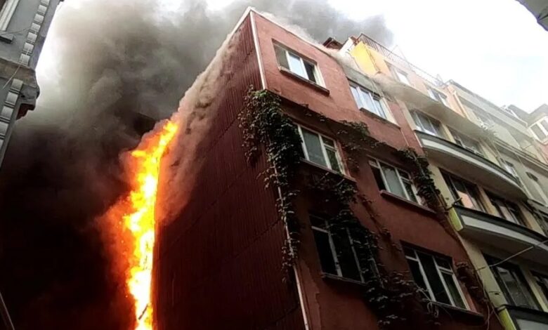 Beyoğlu Tarlabaşı'nda Otel Yangını 7 Tarlabaşı Yangın