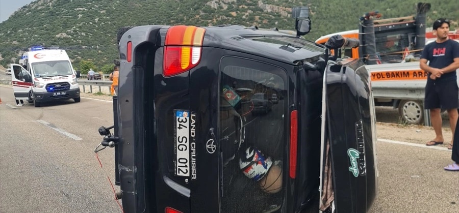 Sümer Ezgü Trafik Kazası Geçirdi