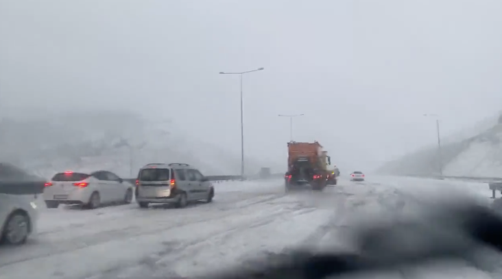 Kuzey Marmara Otoyolu kar yağışı nedeniyle kapandı