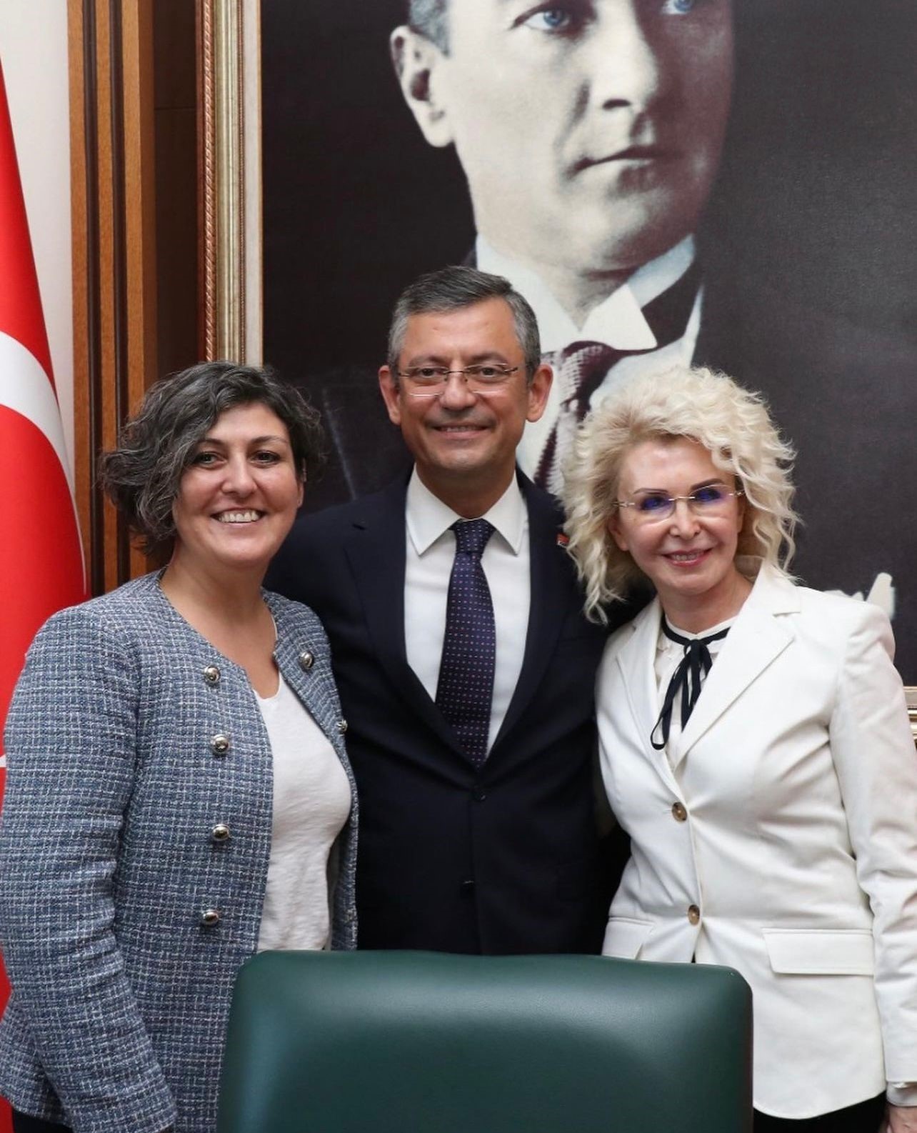 CHP Genel Başkanı Özgür Özel, 37 yıldır Kemal Kılıçdaroğlu ile çalışan Şükran Kütükçü’yle devam kararı aldı.