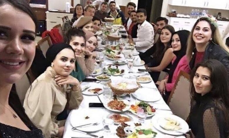 Sosyal medya fenomenlerine yönelik soruşturmalar peş peşe geliyor. Dilan Polat'ın Şampiyonlar Ligi fotoğrafında yer alan isimlere soruşturma açıldı.