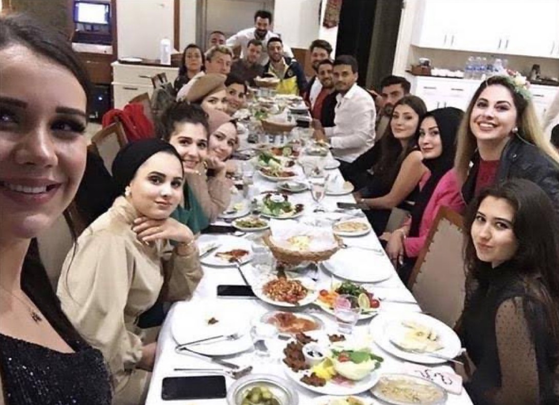 Dilan Polat’ın “Şampiyonalar Ligi” fotoğrafına soruşturma 1 Sosyal medya fenomenlerine yönelik soruşturmalar peş peşe geliyor. Dilan Polat'ın Şampiyonlar Ligi fotoğrafında yer alan isimlere soruşturma açıldı.