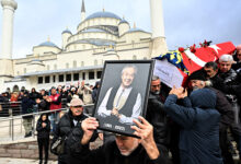 62 yaşında hayatını kaybeden gazeteci ve sunucu Metin Uca son yolculuğuna uğurlandı.