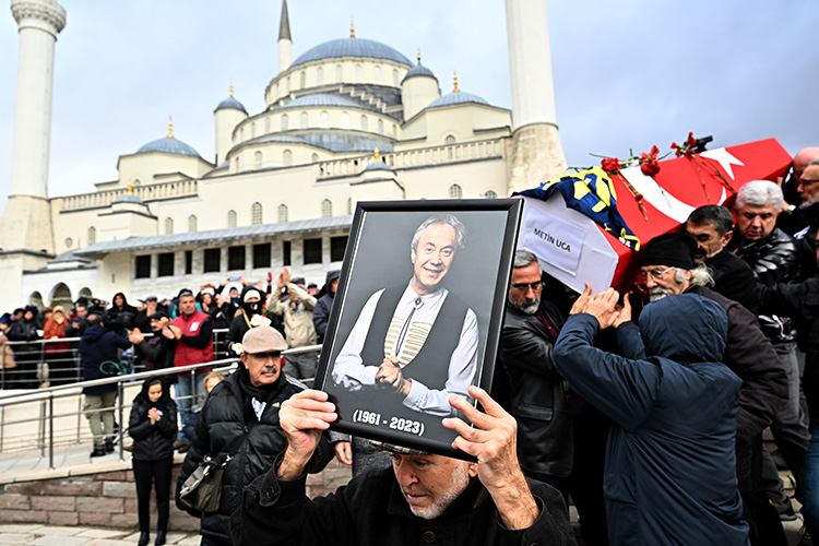62 yaşında hayatını kaybeden gazeteci ve sunucu Metin Uca son yolculuğuna uğurlandı.