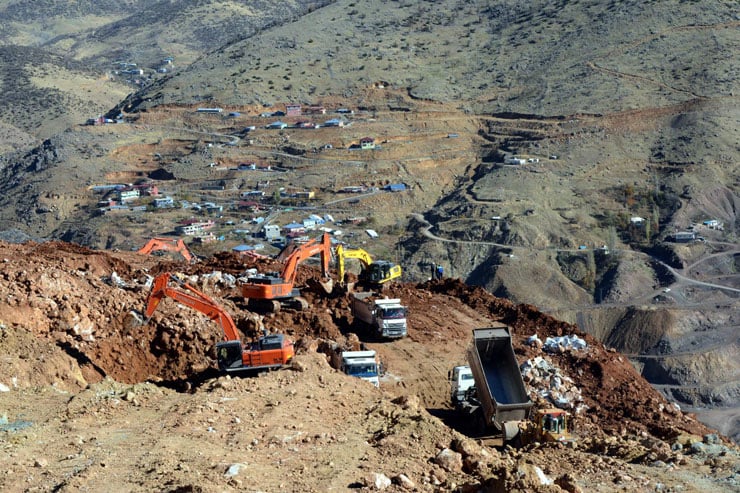 Siirt’te bulunan bir maden ocağında facia yaşandı. Maden ocağında meydana gelen göçükte 3 kişi hayatını kaybetti.