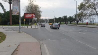 Kadıköy Sahilde Feci Kaza: 1 Ölü 3 Yaralı 14 Kadıköy Postası'nın haberine göre Caddebostan sahilinde olan trafik kazasında otomobil sol şeride geçen motosiklete çarptı.Nazan Burcu Soyyer hayatını kaybetti.