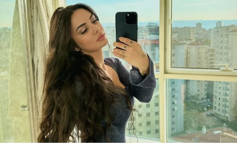 Gözaltına alınan sosyal medya fenomeni Ece Ronay ve 5 şüphelinin cep telefonları ve diğer dijital materyaller Siber Şubede incelemeye alındı.