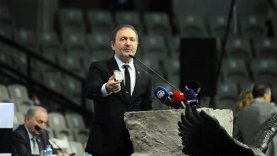 Hürser Tekinoktay Hasan Arat'ı bombaladı