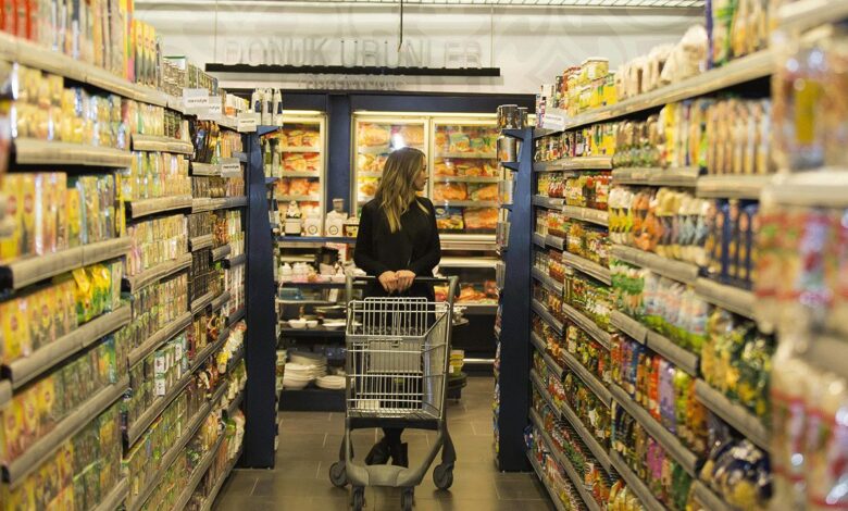 Merakla beklenen kasım ayı enflayon rakamları açıklandı. Yıllık enflasyon tüketici fiyatlarında yüzde 61,98, yurt içi üretici fiyatlarında yüzde 42,25 olarak kaydedildi.