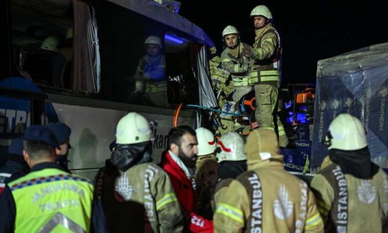 Kuzey Marmara Otoyolu’nda yolcu otobüsü ile TIR çarpıştı. Feci kazada bir kişi hayatını kaybetti.